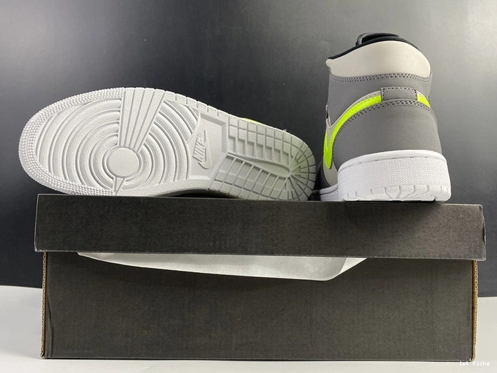 Mid Volt 1 Jordan 554724-072 Gunsmoke  1025